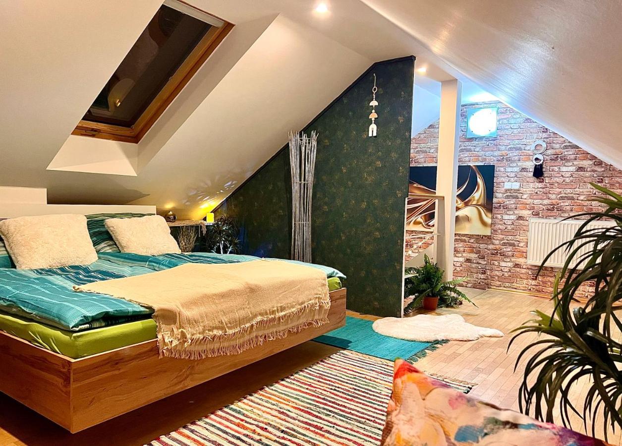Duplex 2 With Quiet Terrace On Wenceslas Square Апартаменты *