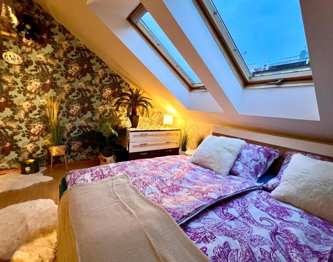Апартаменты Duplex 2 With Quiet Terrace On Wenceslas Square *